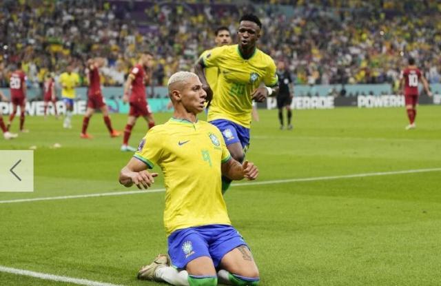 星空体育官网-世界杯球星撞脸！詹皇库兹马兼职 袁弘化身京多安