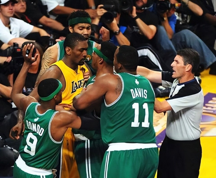 星空投注-强度拉满！NBA史上最激烈的总决赛，开场不到3秒就打起来了|湖人|凯尔特人|科比·布莱恩特|洛杉矶湖人队|波士顿凯尔特人队_新浪体育_新浪新闻